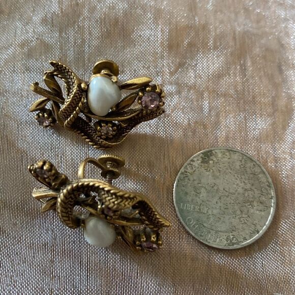 Vintage Coro screw earrings - Picture 3 of 3